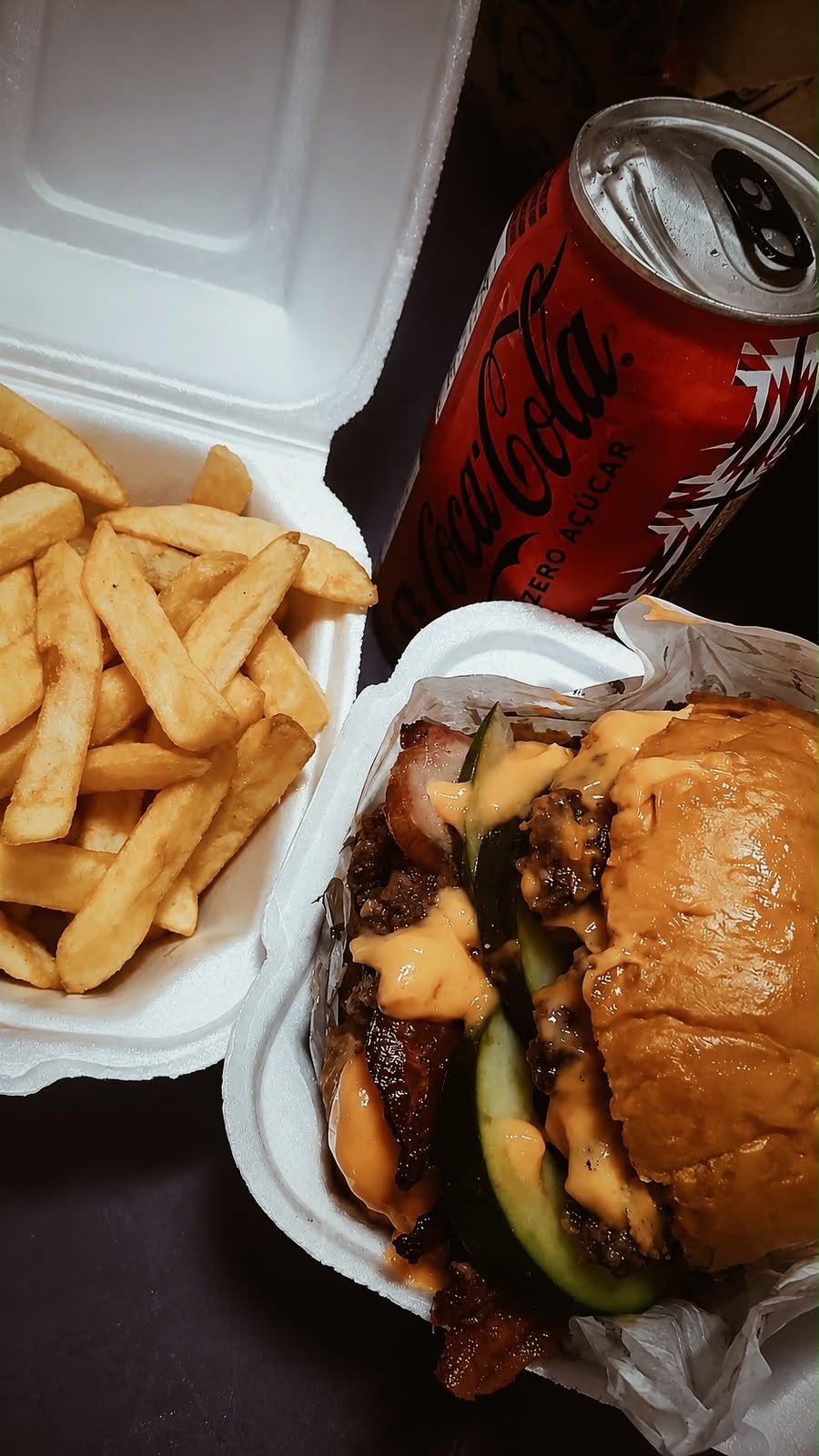 Combo com burger, batata e refrigerante